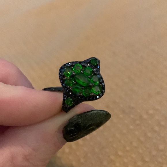 Beautiful Chrome Diopside and Black Spinel Ring. - Picture 6 of 7